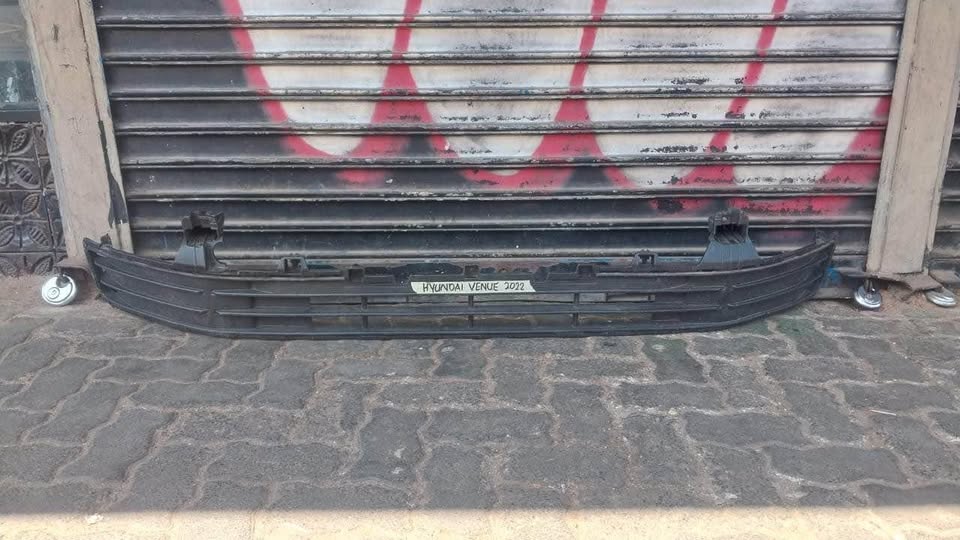 Hyundai Venue bottom grill 2022 - Private Seller