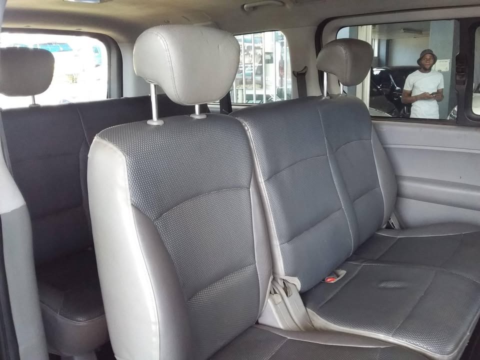 2015 model Hyundai H-1 9-seater automatic