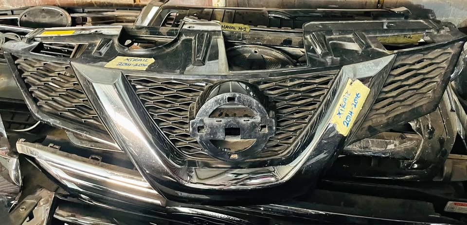 Nissan X-Trail grille - Private Seller Nissan X-Trail grille - Private Seller
