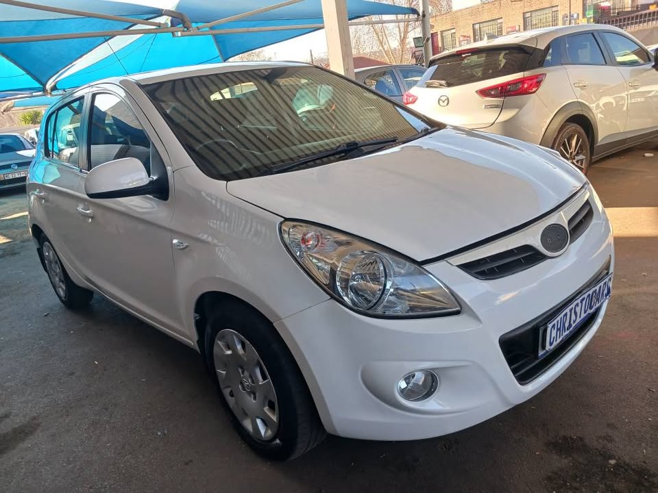 2011 Hyundai i20 hatchback Manuel Transmission petrol 1.4 engine capacity mileage 83000km