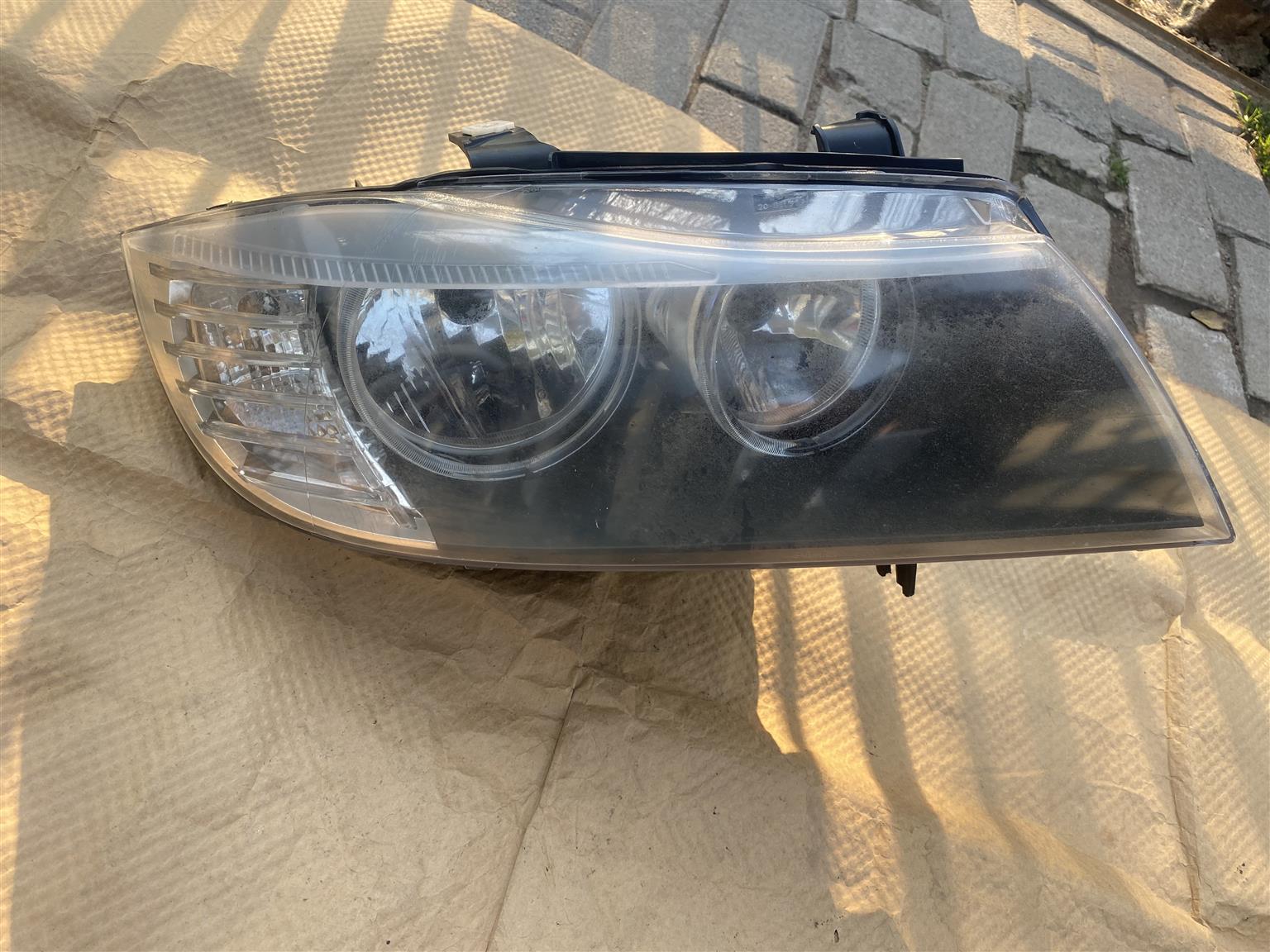 2010 BMW 3 SERIES E90 HALOGEN HEADLIGHT RIGHT SIDE FOR SALE - Private Seller 2010 BMW 3 SERIES E90 HALOGEN HEADLIGHT RIGHT SIDE FOR SALE - Private Seller