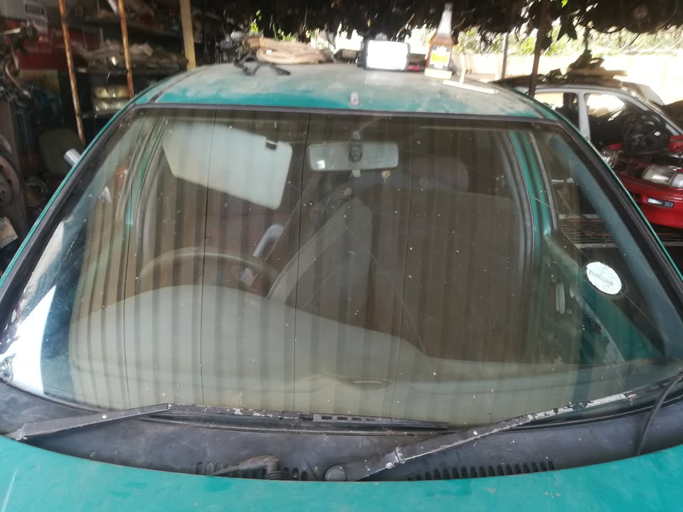 FIAT PALIO FRONT WINDSCREEN - Private Seller FIAT PALIO FRONT WINDSCREEN - Private Seller
