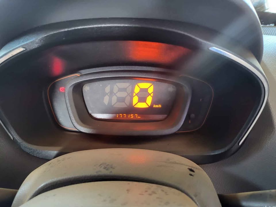 2017 Renault kwid 1.0 stripping for parts - Private Seller