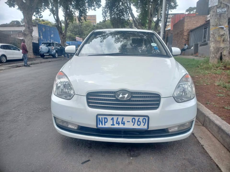 2010 Hyundai Accent  Sedan 1.6 Petrol, Manual, white color, mileage