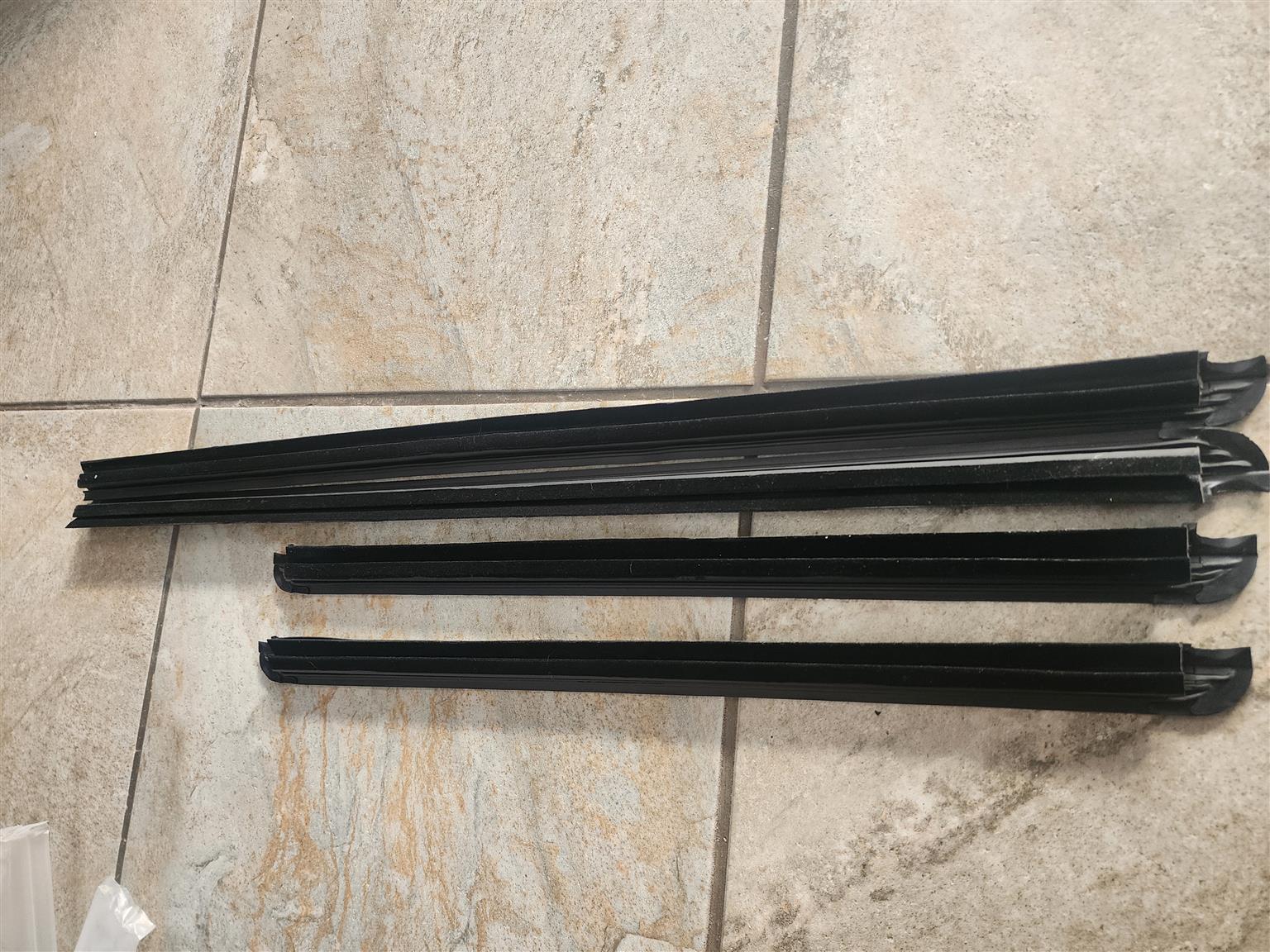 Isuzu Dteq/Dmax weather strips, Outer - Private Seller Isuzu Dteq/Dmax weather strips, Outer - Private Seller