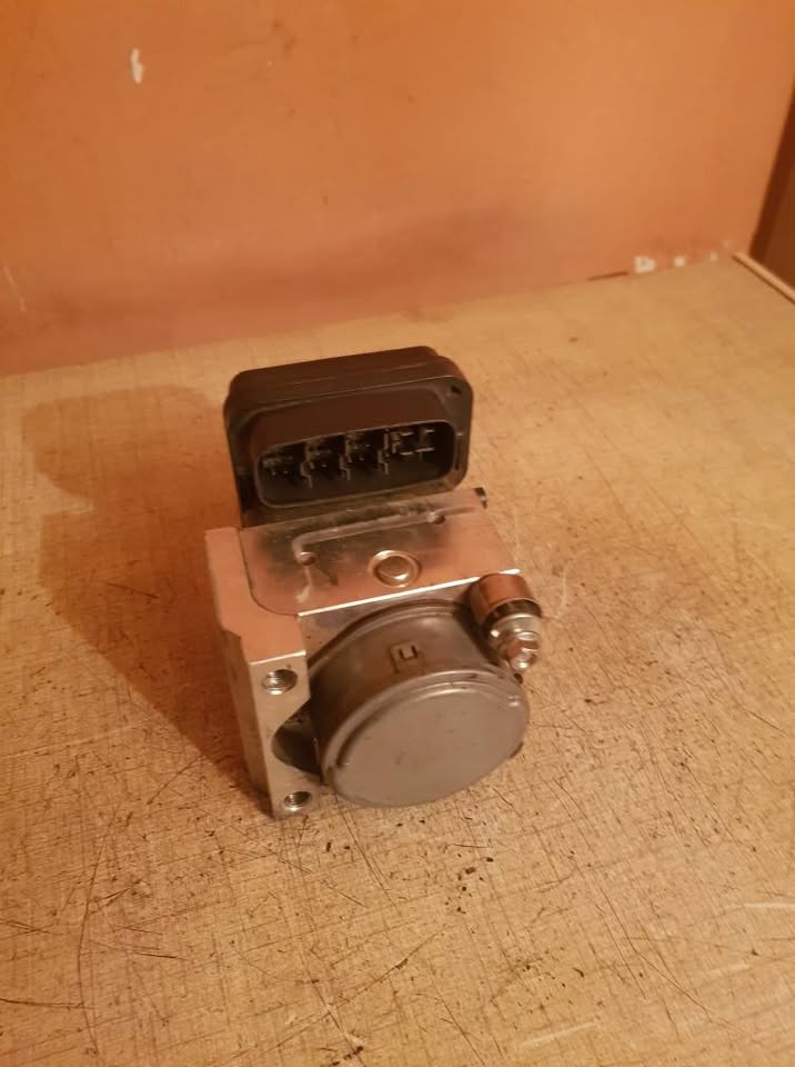 TOYOTA HILUX ABS CONTROL UNIT FORSALE