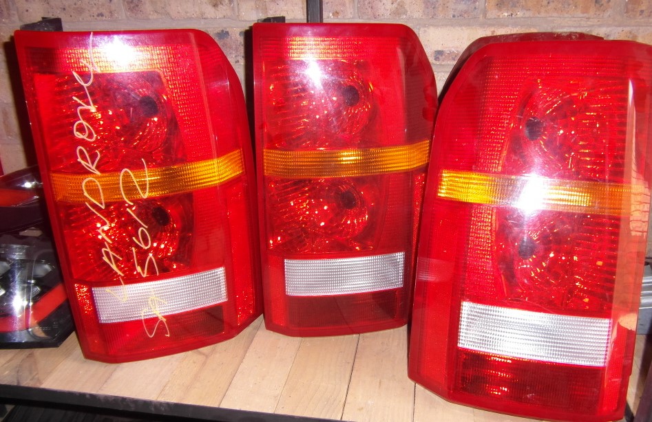 Discovery 3 used tail lights for sale at Auto EZI