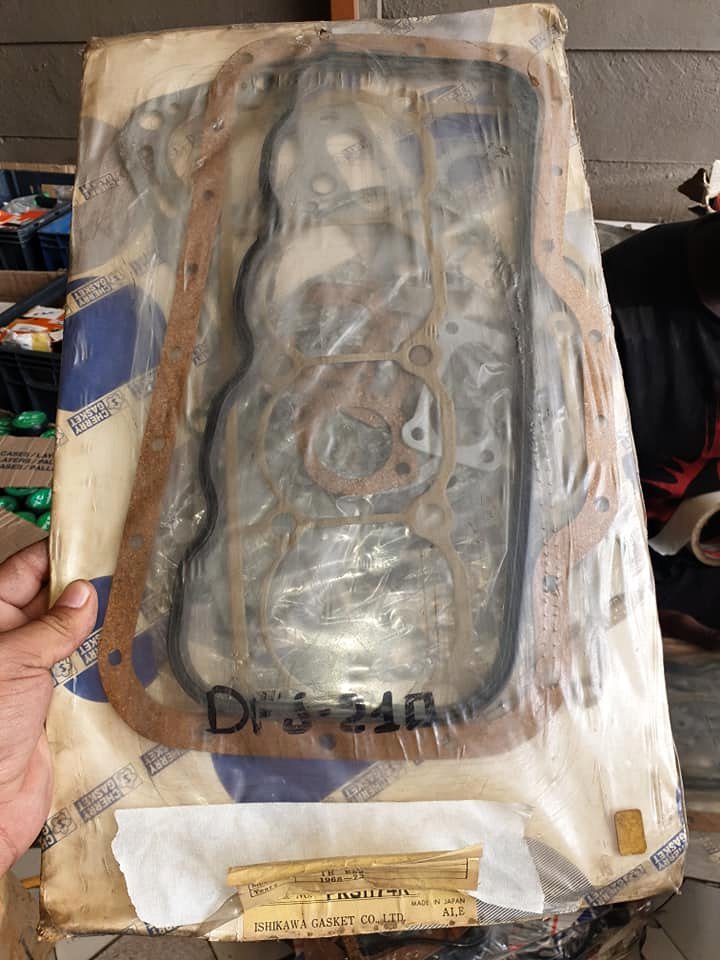 Mazda  /1973 full gasket set - Private Seller
