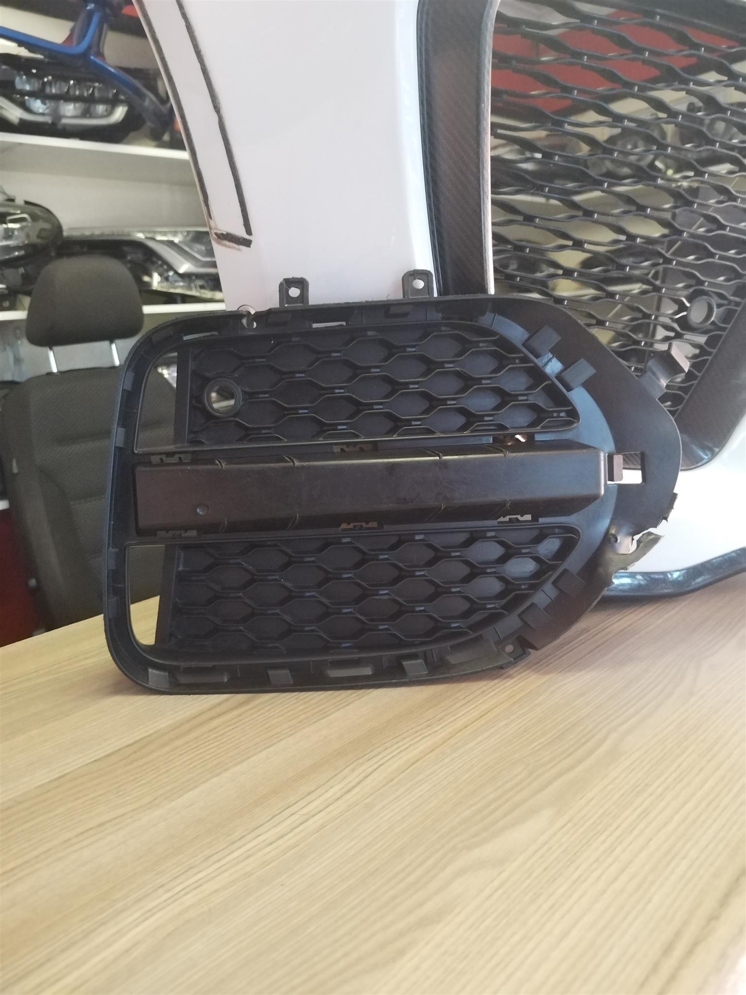 2019 F PACE FOGLIGHT ( JAGUAR) COVER FOR SALE IN A GOOD CONDITION