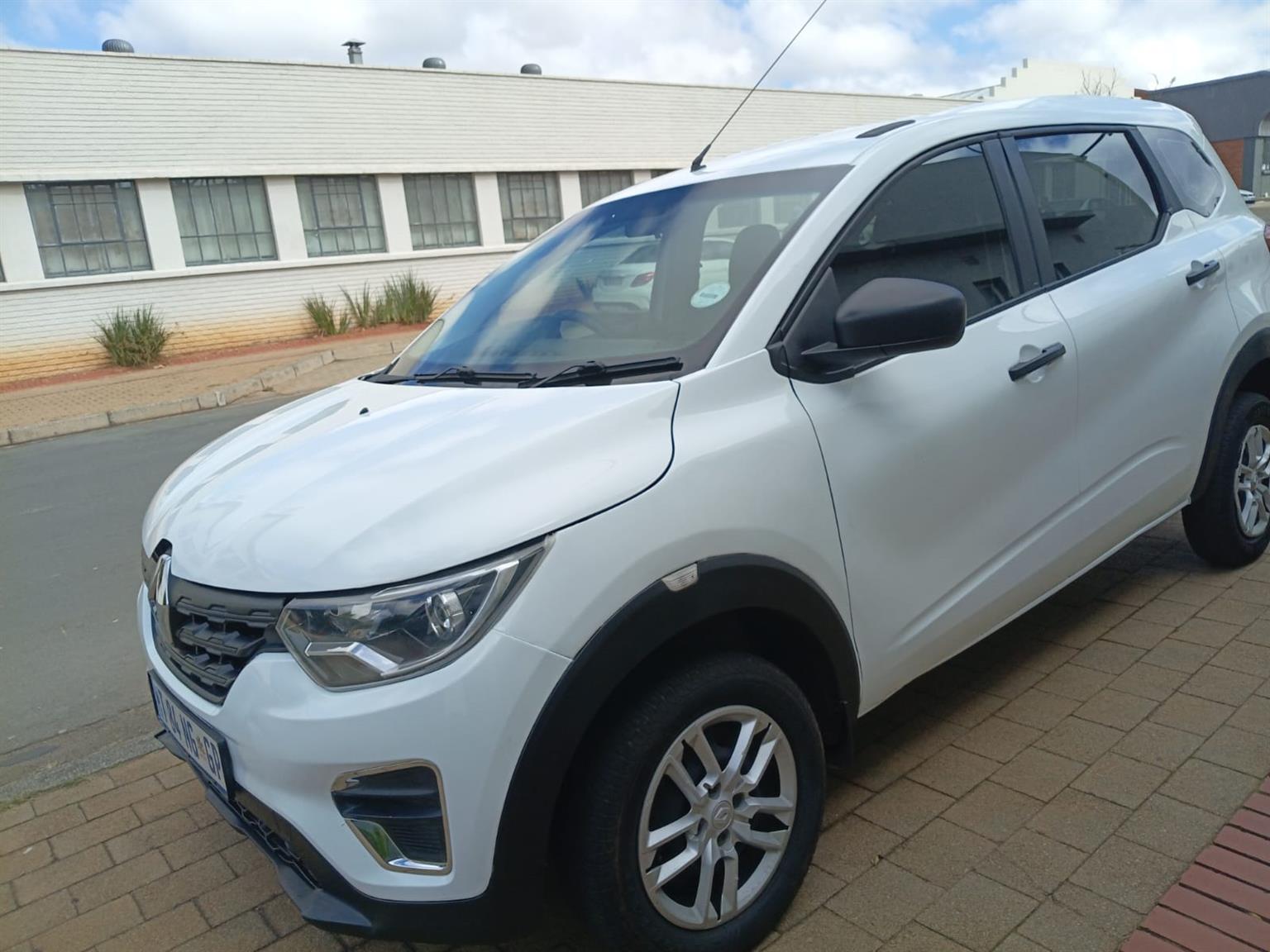 Used 2024 Renault Triber 1.0 Life - Private Seller