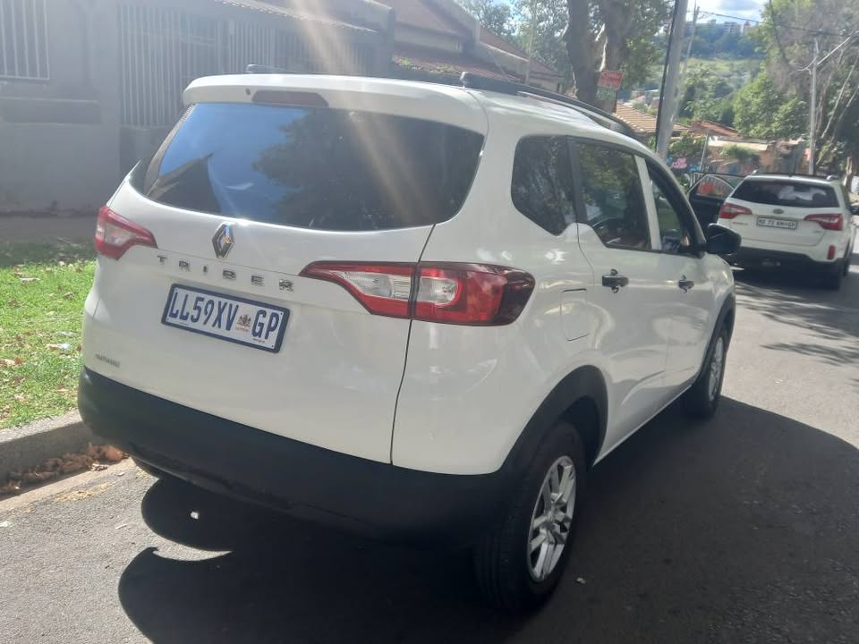 2023 Renault Triber 1.0 Petrol, Manual White, 29000kms,