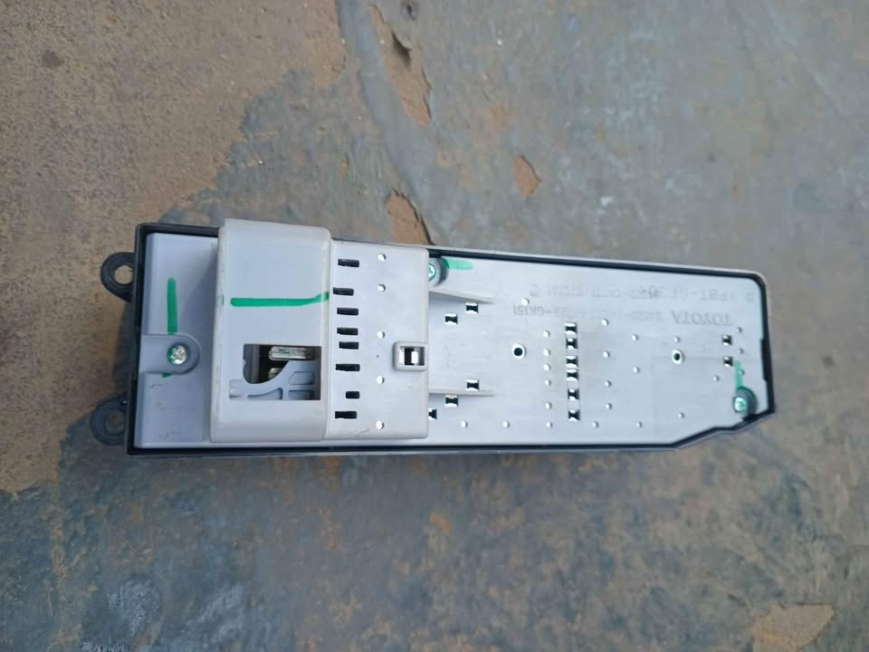 Toyota hilux d4d main window switch for sale @ circle 7 used parts - Private Seller