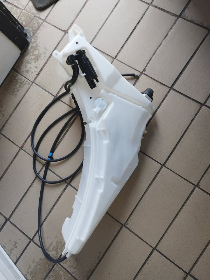 2018 RANGER ROVER WATER BOTTLE FOR SALE IN A IMMACULATE CONDITION - Private Seller