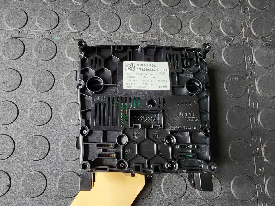 AUDI Q7 MMI TOUCHPAD - Private Seller