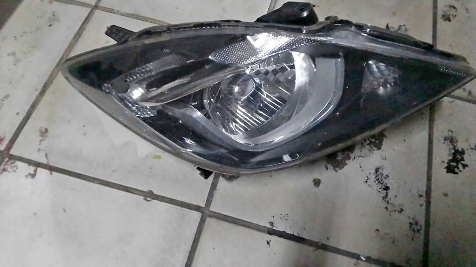 MAZDA BT50 HEADLIGHT - Private Seller MAZDA BT50 HEADLIGHT - Private Seller