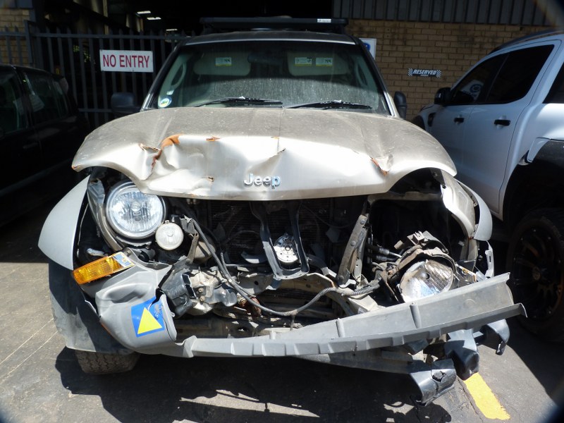 Jeep Cherokee 2.8 CRD Sport 4 X 4 Manual Gold - 2005 STRIPPING FOR SPARES - Private Seller Jeep Cherokee 2.8 CRD Sport 4 X 4 Manual Gold - 2005 STRIPPING FOR SPARES - Private Seller