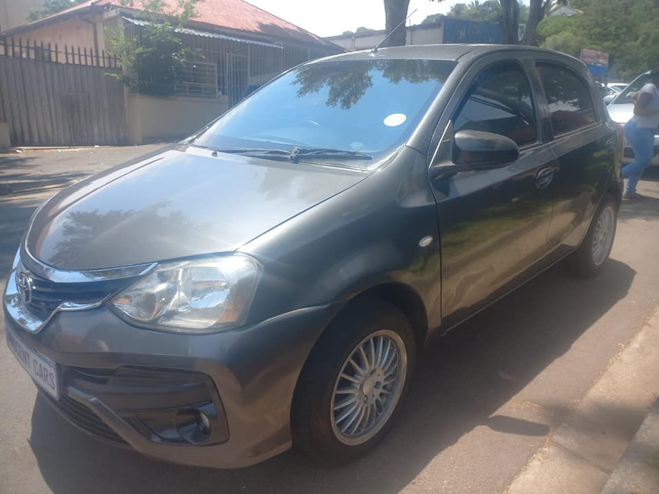 2018 TOYOTA ETIOS HATCHBACK 1.5 PETROL, MANUAL, GREY COLOR, MILEAGE 58000KMS
