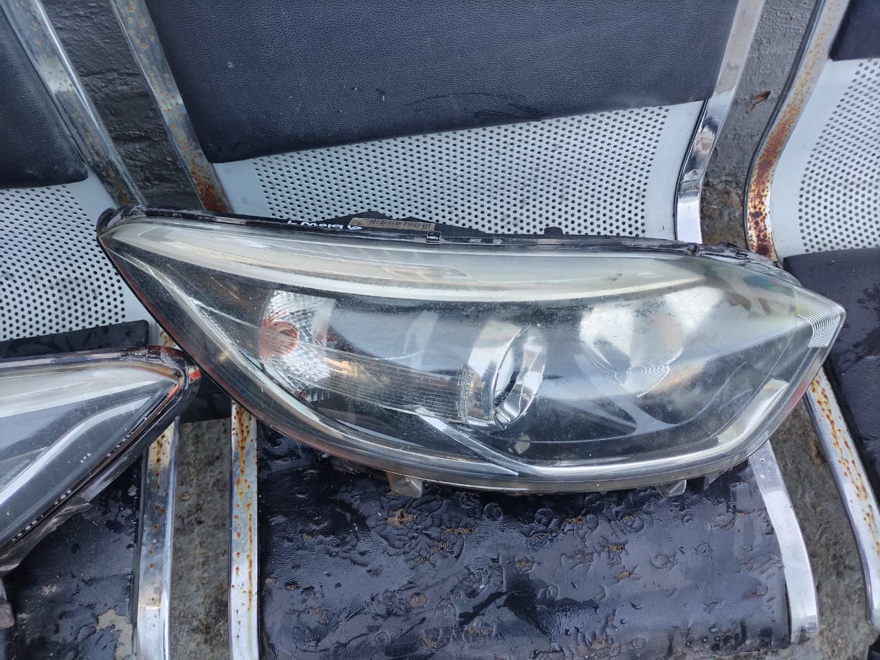 Renault Captur 900T Headlights for sale used - Private Seller Renault Captur 900T Headlights for sale used - Private Seller