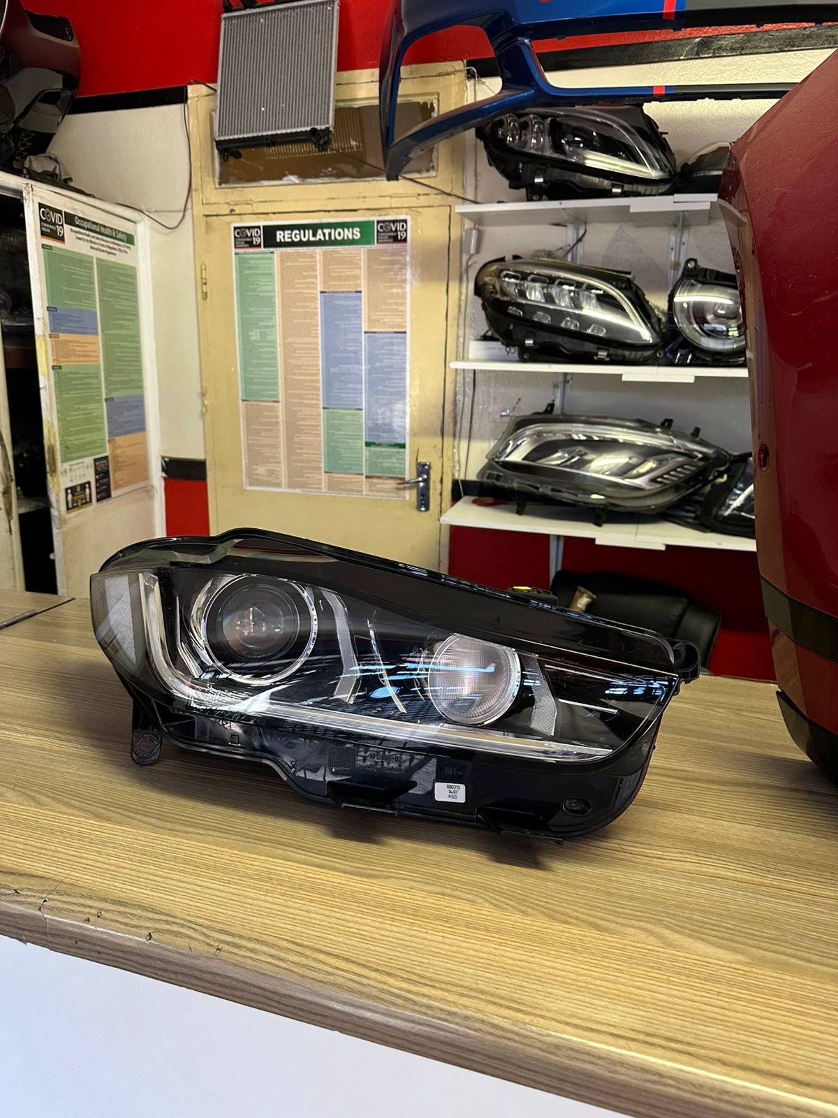 2017 JAGUAR XE HEADLIGHT RIGHTSIDE IN EXCELLENT CONDITION FOR SALE - Private Seller 2017 JAGUAR XE HEADLIGHT RIGHTSIDE IN EXCELLENT CONDITION FOR SALE - Private Seller