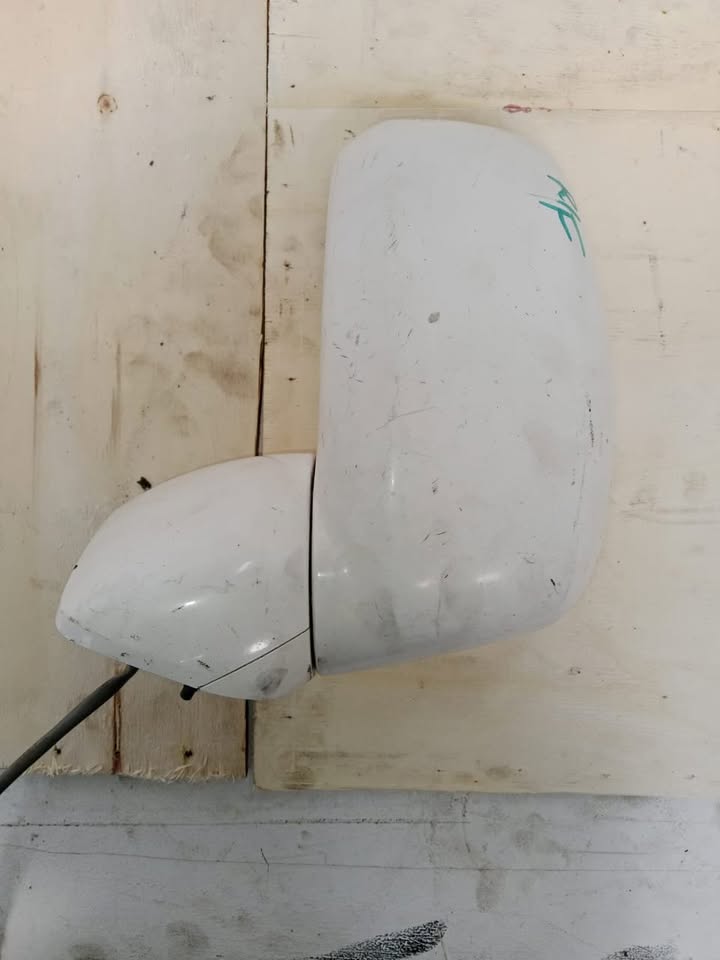 NISSAN TIDA 2009 DRIVER SIDE MIRROR - Private Seller