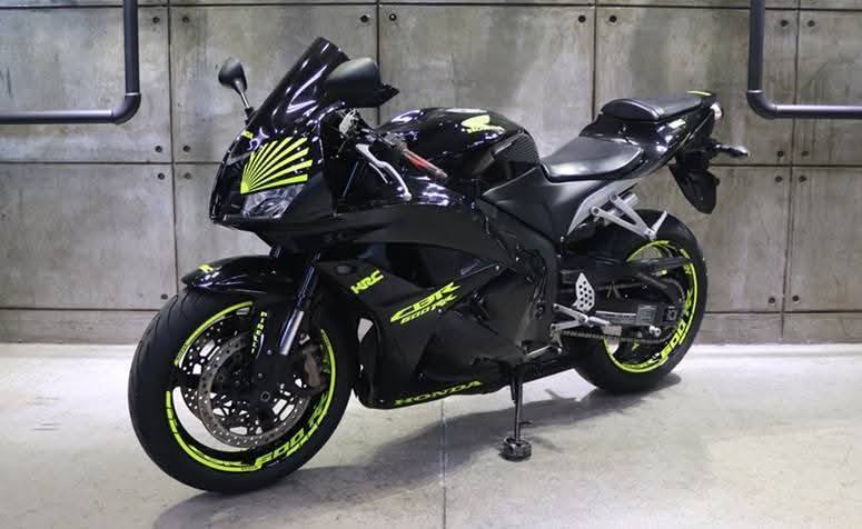 2009 Honda CBR600RR - 46 000km - TWO BROTHERS EXHAUST - Tinted Screen - Private Seller 2009 Honda CBR600RR - 46 000km - TWO BROTHERS EXHAUST - Tinted Screen - Private Seller