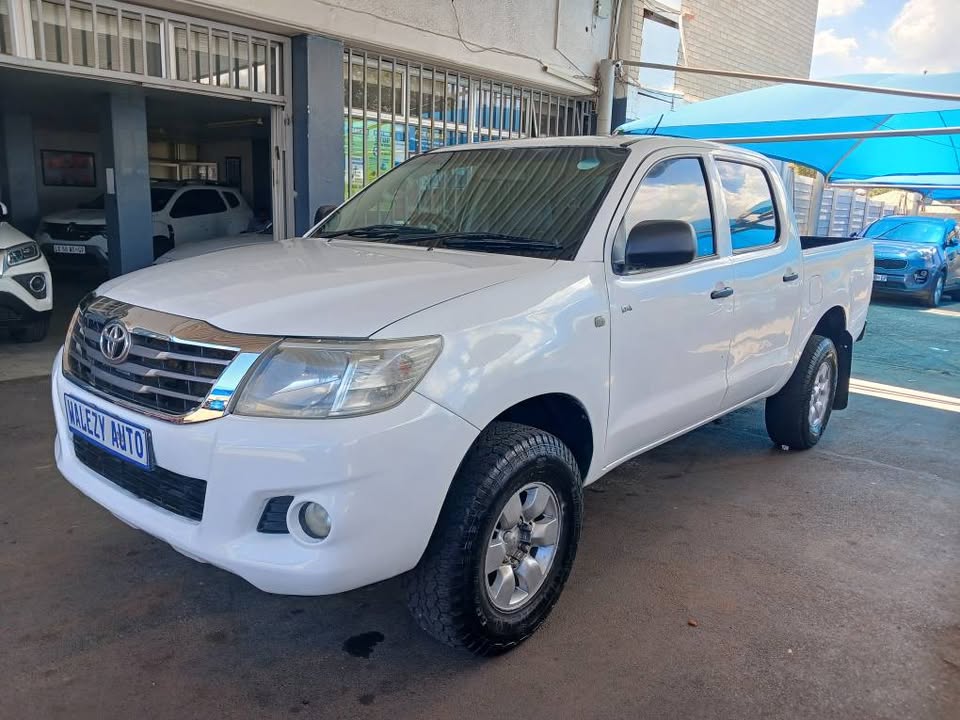 2010 TOYOTA HILUX 2.5 D4D 4X4 D/C Transmission: Manual Mileage: 98000km Fueltype: Diesel White