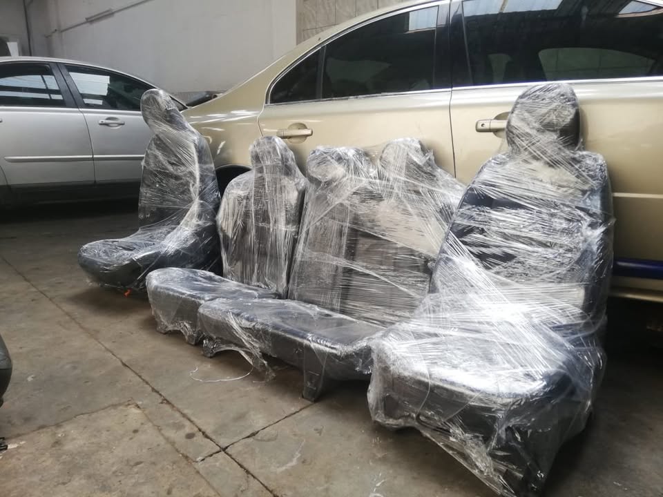 VOLVO S40 CLEAN LEATHER SEAT FOR SALE - Private Seller