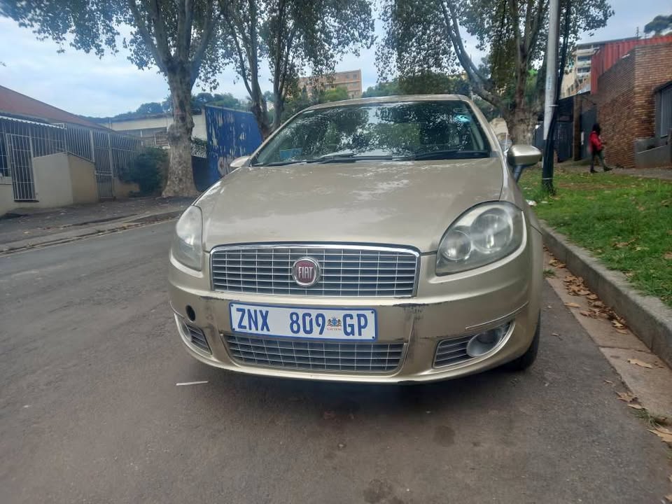 2011 FIAT LINEA MOTION 1.4 PETROL, MANUAL, GOLD,LEATHER SEATS
