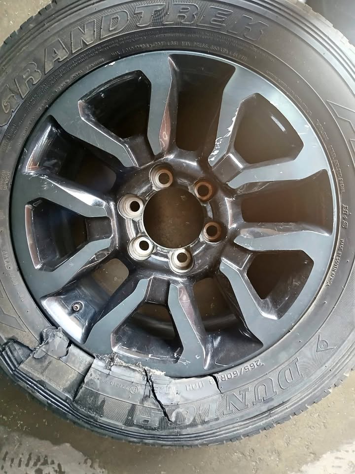 TOYOTA HILUX GD6 MAG RIM FOR SALE - Private Seller TOYOTA HILUX GD6 MAG RIM FOR SALE - Private Seller