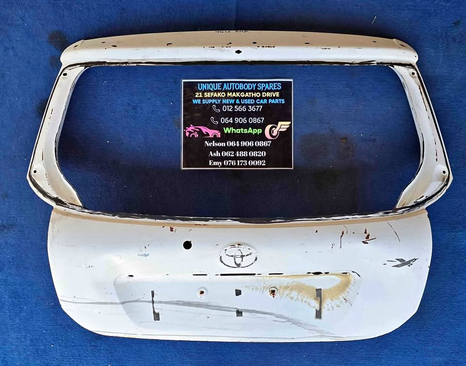 Toyota RunX Tailgate Toyota RunX Tailgate