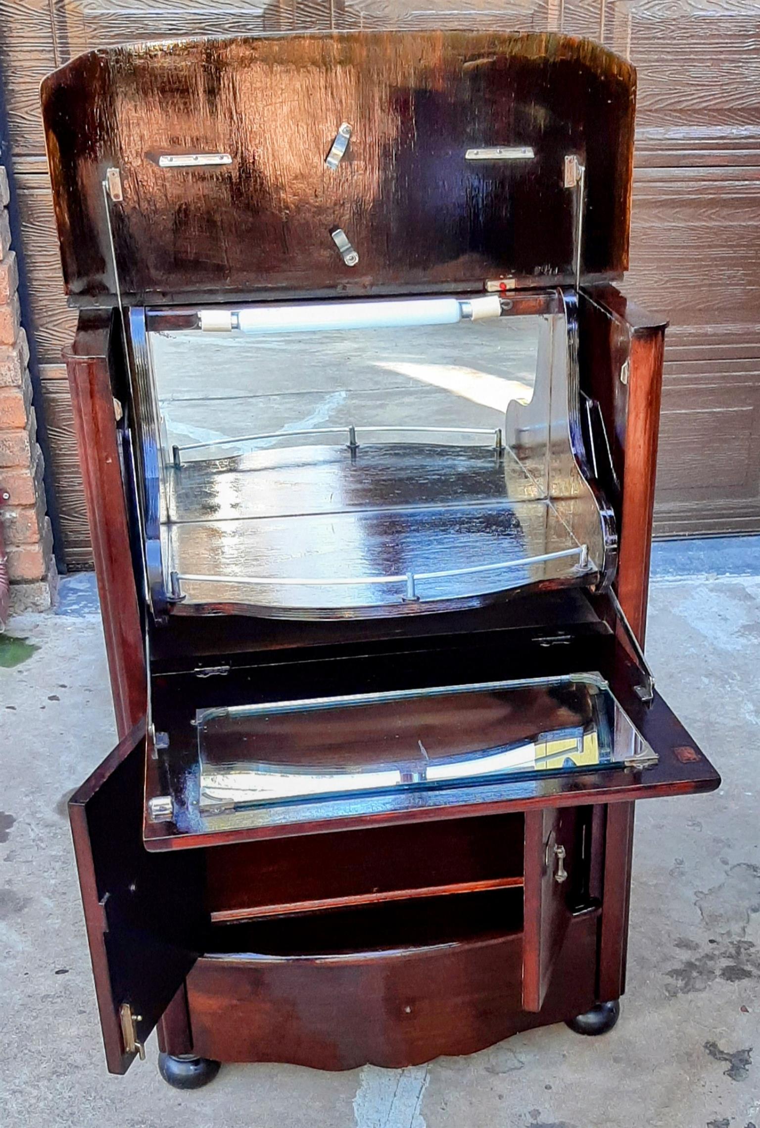 Vintage cocktail bar