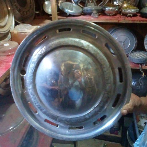 Mini, hub cap with trim - Private Seller Mini, hub cap with trim - Private Seller