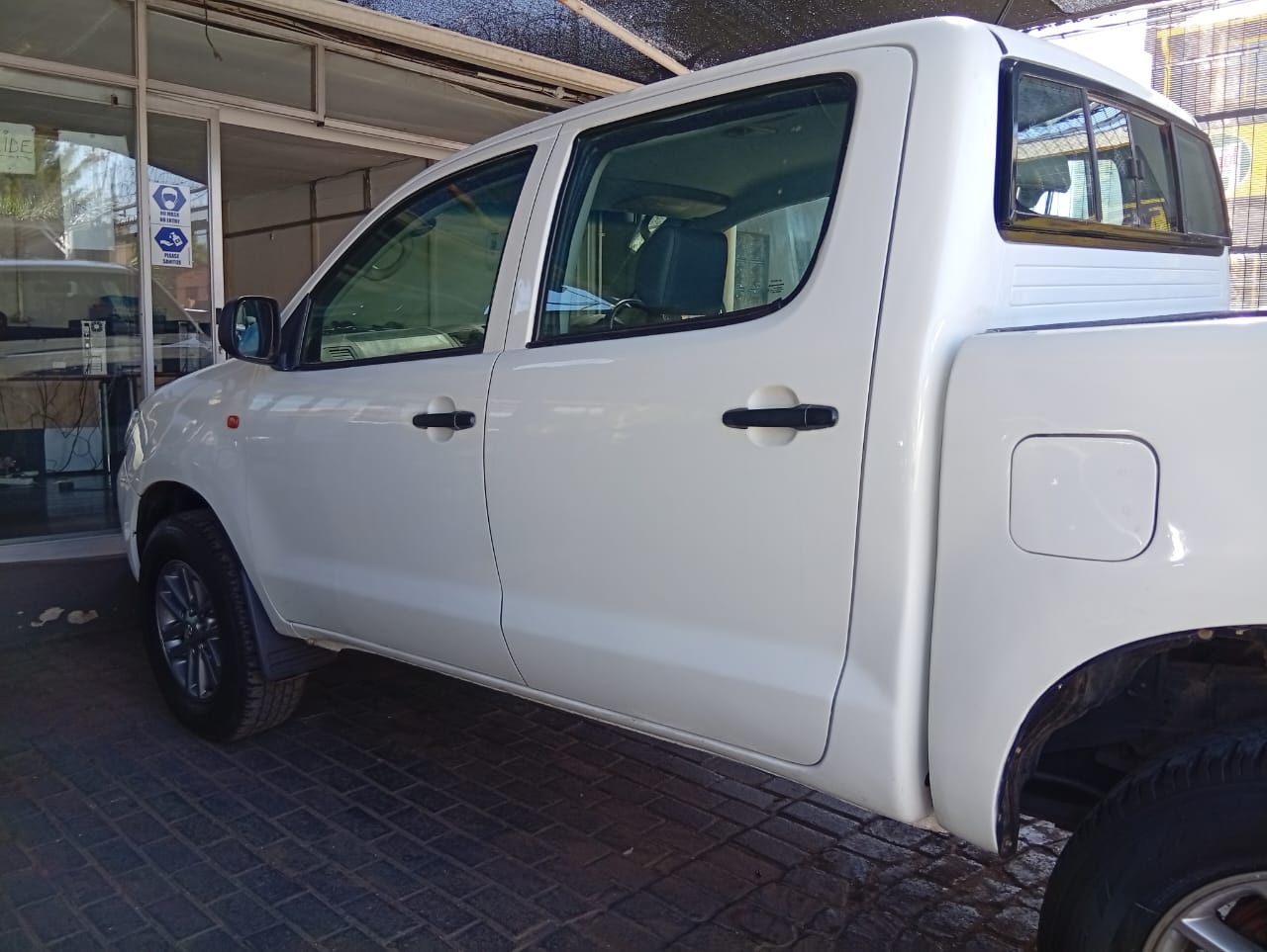 Used 2010 Toyota Hilux 2.5D-4D double cab 4x4 SRX - Private Seller Used 2010 Toyota Hilux 2.5D-4D double cab 4x4 SRX - Private Seller