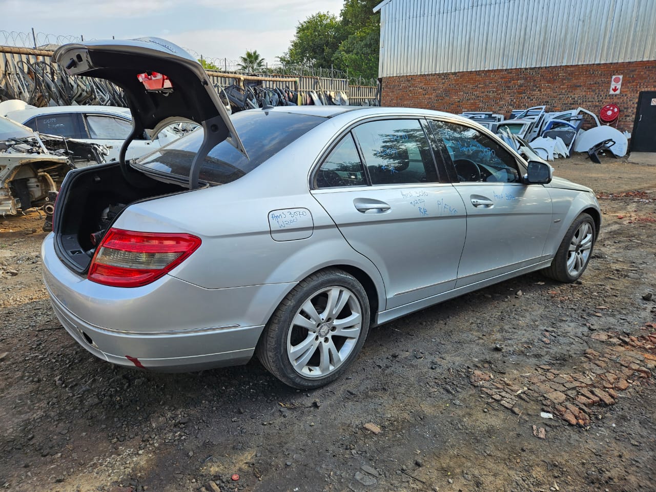 Mercedes-Benz C200 W204 Kompressor stripping for parts