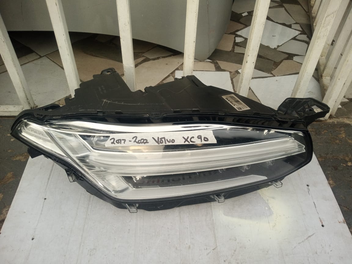 2017-2022 VOLVO XC90 RIGHT SIDE HEADLIGHT FOR SALE - Private Seller 2017-2022 VOLVO XC90 RIGHT SIDE HEADLIGHT FOR SALE - Private Seller