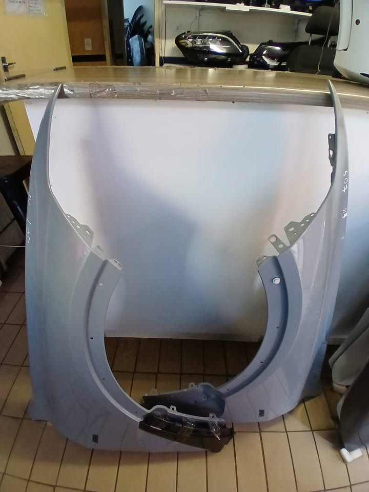 G07/X7 BMW LEFT AND RIGHT FENDER FOR SALE - Private Seller