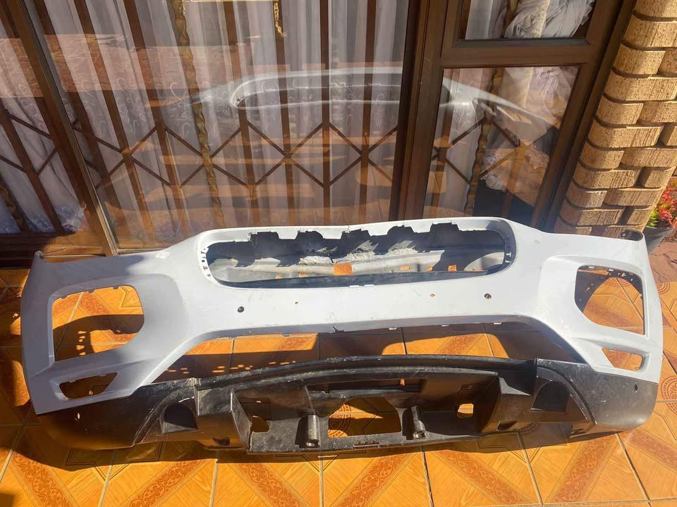 Jaguar E Pace front bumper forsale - Private Seller Jaguar E Pace front bumper forsale - Private Seller
