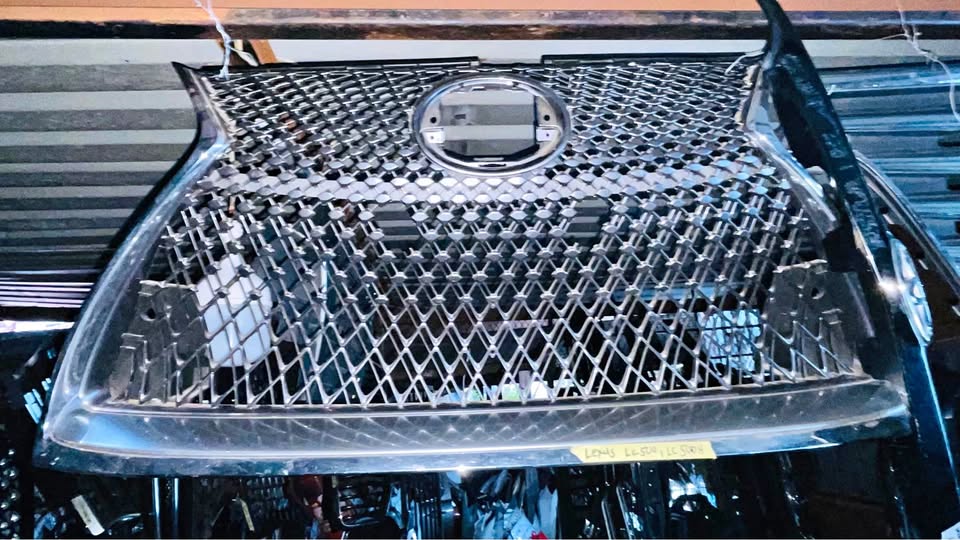 Lexus LC500 grille - Private Seller Lexus LC500 grille - Private Seller