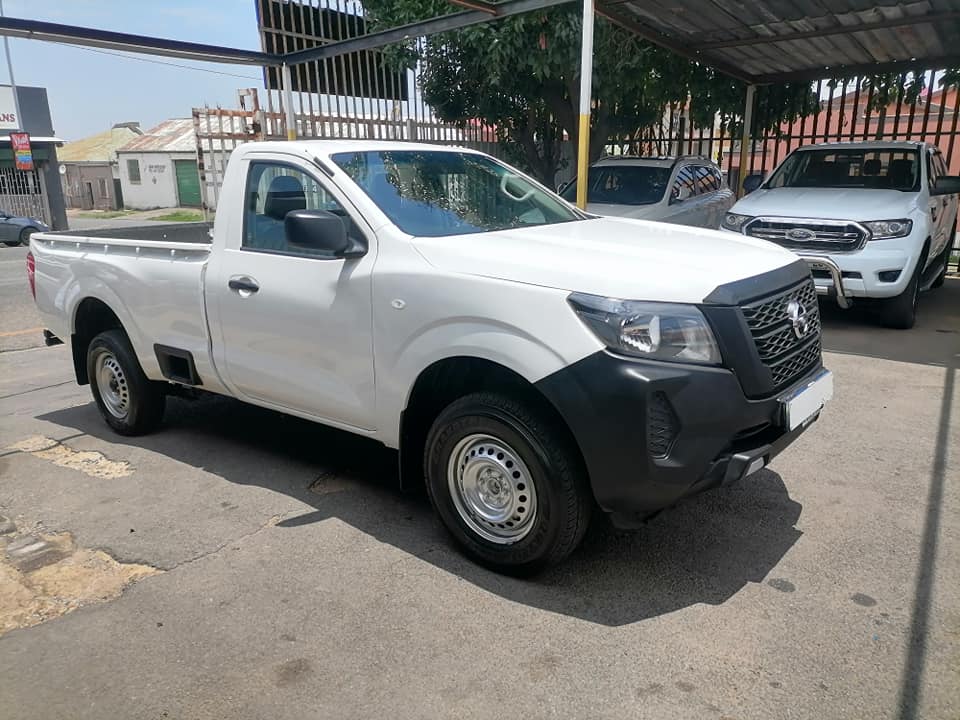 2022 Nissan Navara 2.5 Single Cab High Rider Bakkie with a Service book