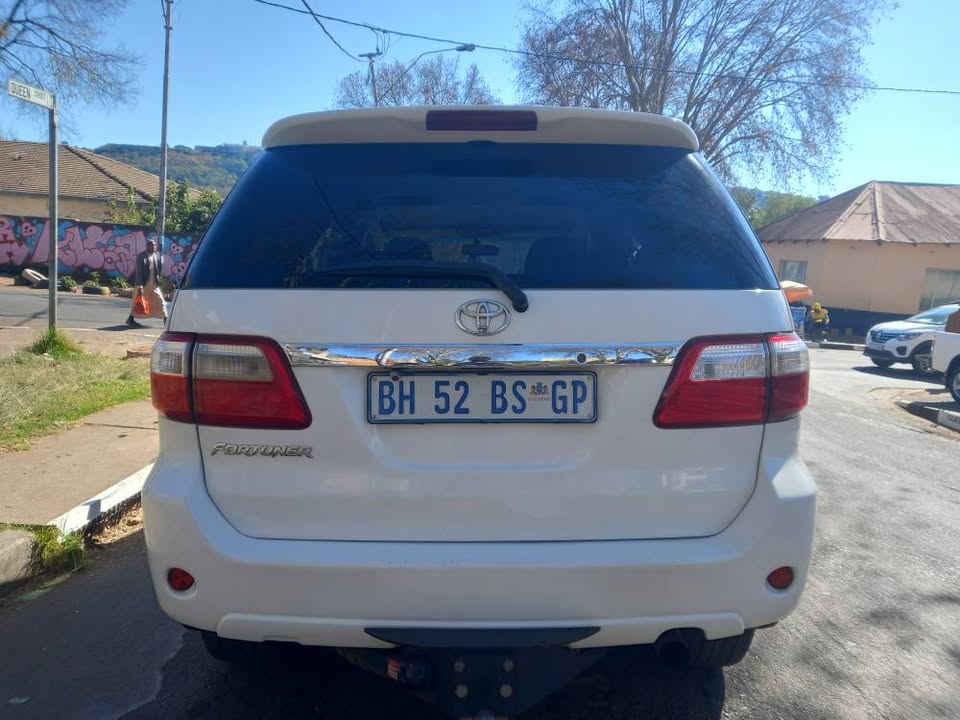 2011 Toyota Fortuner 3.0 D4D Diesel, 4x4 Automatic, White, 266000km