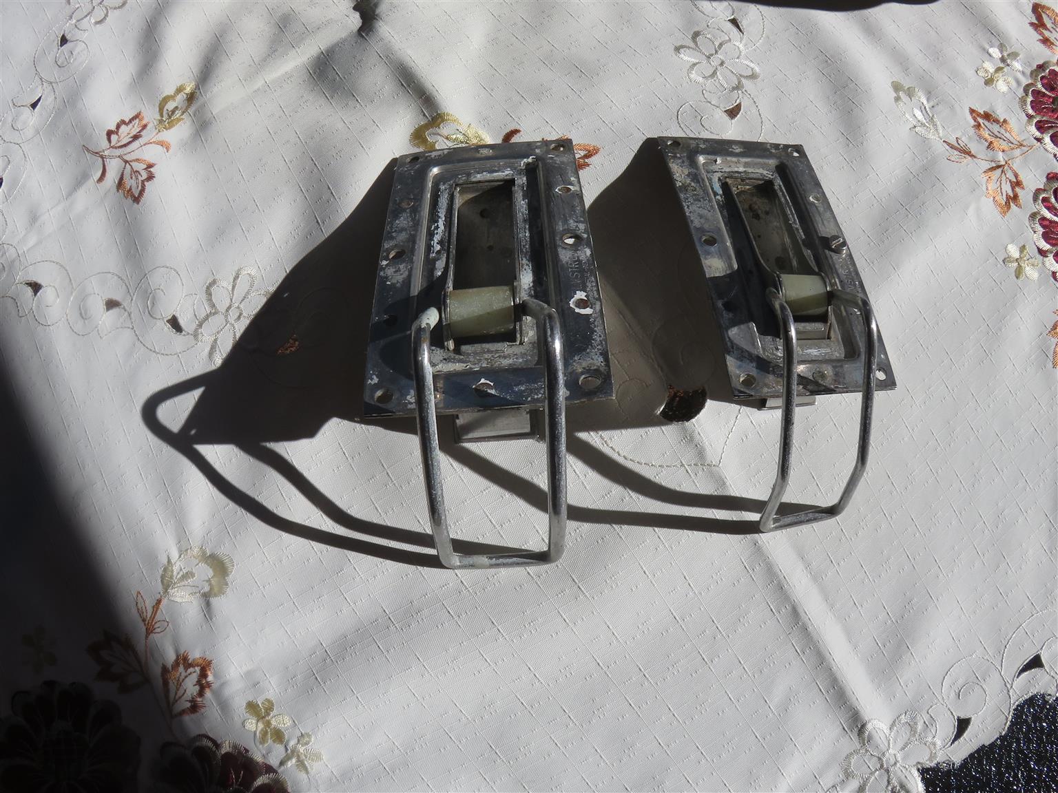 Sailing dinghy self bailers Sailing dinghy self bailers
