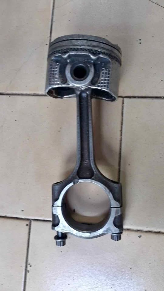 Ford focus/ Mazda 3 z6 conrod and piston - Private Seller Ford focus/ Mazda 3 z6 conrod and piston - Private Seller