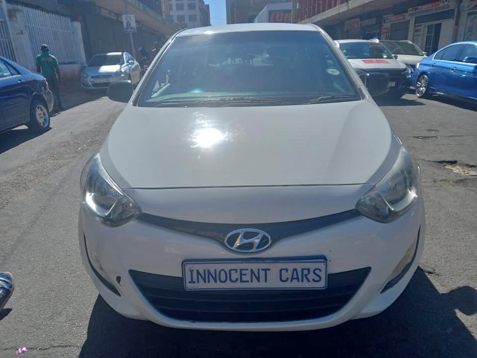 2015 HYUNDAI i20 1.2 PETROL, MANUAL TRANSMISSION, WHITE COLOUR
