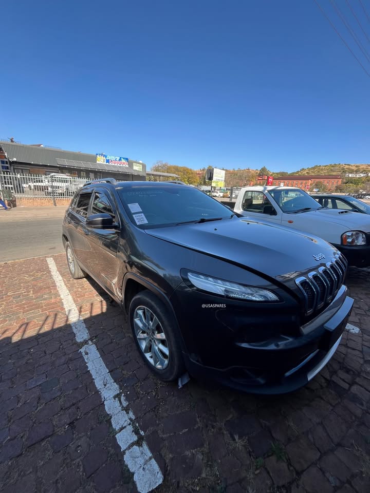 Jeep Cherokee 3.2 KL Used Parts In Stock - Private Seller