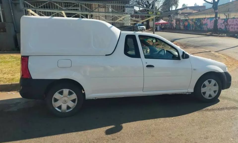 2019 NISSAN NP200 BAKKIE 1.6 MANUAL TRANSMISSION IN EXCELLENT CONDITION  SPARE KEYS