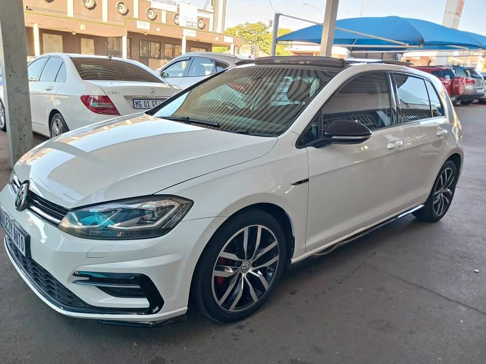 2019 VOLKSWAGEN GOLF 7 1.4 R-LINE Transmission: Automatic  Mileage: Fueltype: Petrol  White