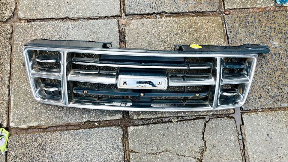 Isuzu KB250/KB300 grill - Private Seller Isuzu KB250/KB300 grill - Private Seller