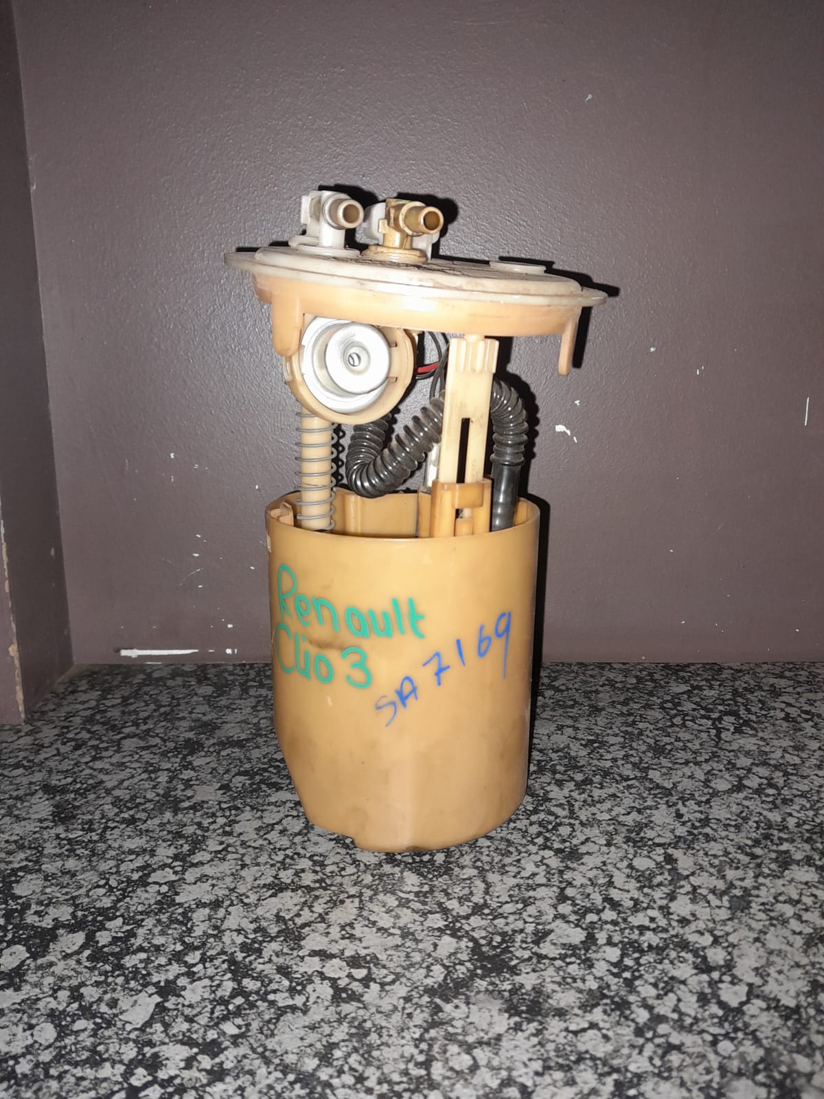 Renault Clio 3 Used Fuel Pump - Private Seller Renault Clio 3 Used Fuel Pump - Private Seller
