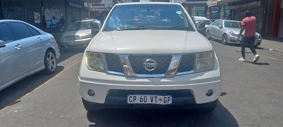 2013 NISSAN NAVARA 2.2 DIESEL, MANUAL, WHITE COLOUR, 85000KM Call Inno 2013 NISSAN NAVARA 2.2 DIESEL, MANUAL, WHITE COLOUR, 85000KM Call Inno