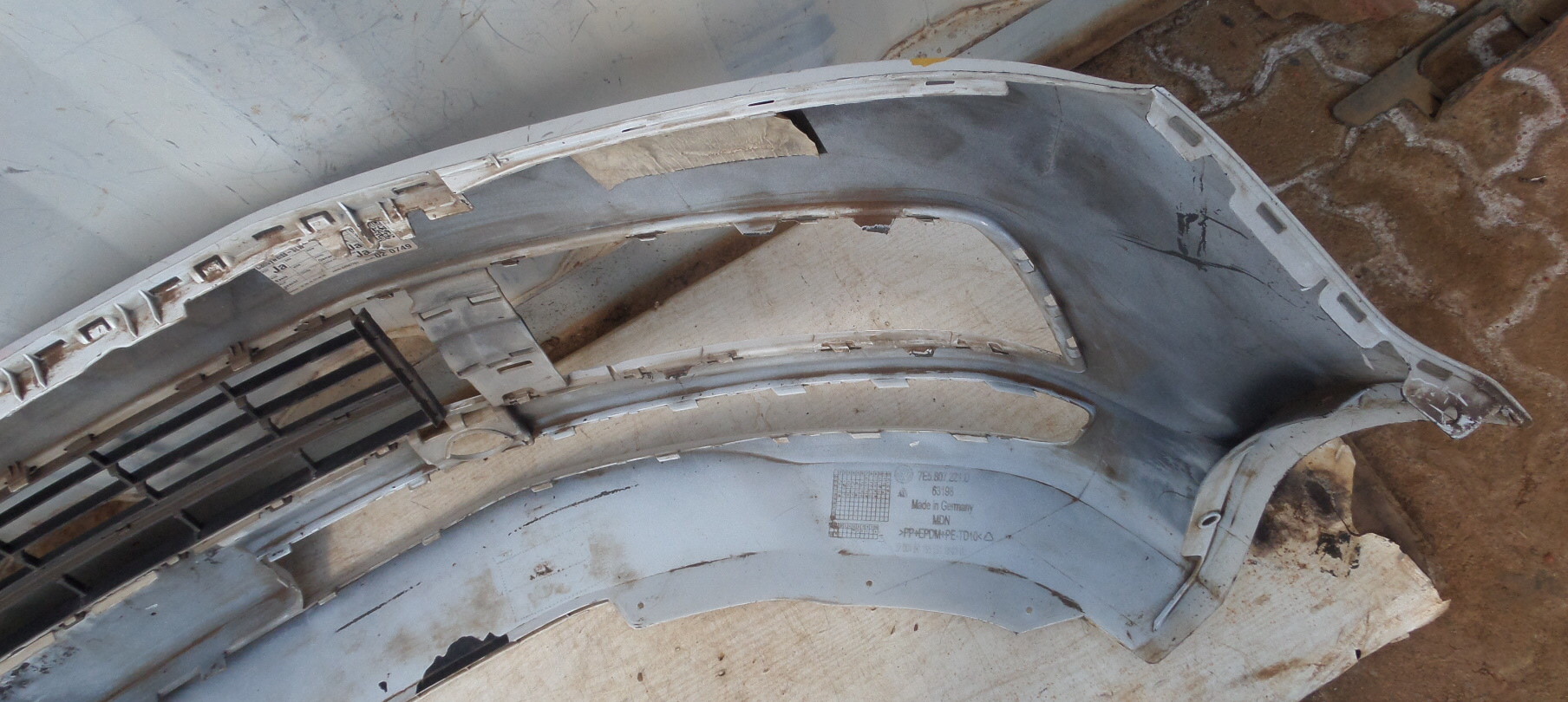 VW Transporter/Kombi T6 front bumper with bumper grill (restored) - Private Seller